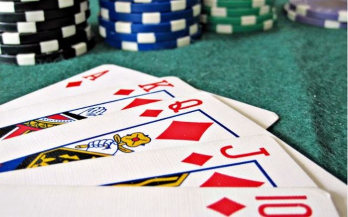 What is 5 Card Poker in online betting?